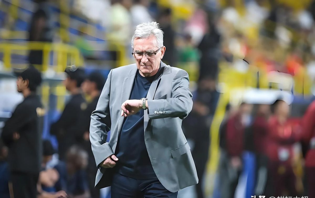 卡普行进中的雷恩,破解对手防线 卡普行进中的雷恩,破解对手防线