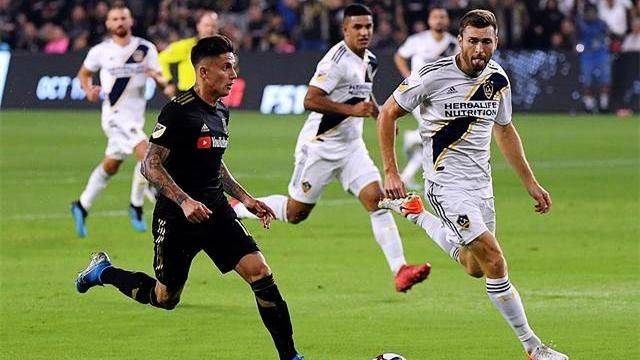 卡普行进中的雷恩,破解对手防线 卡普行进中的雷恩,破解对手防线