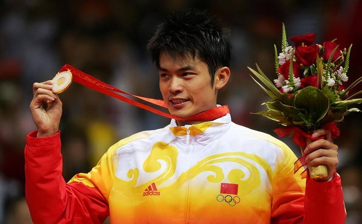 羽毛球冠军秀出精湛技艺惊艳全场 羽毛球冠军秀出精湛技艺惊艳全场