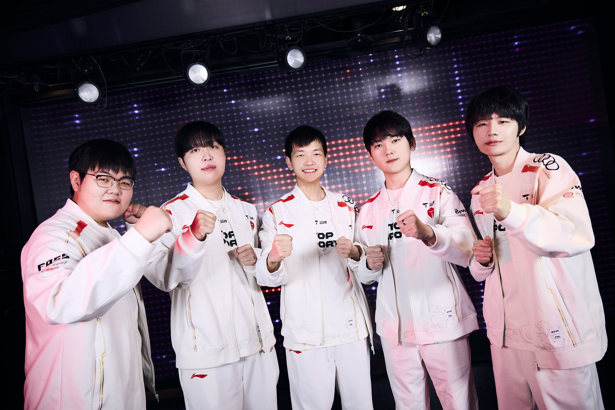 开云体育官网-TES鏖战HLE，Perkz开启传奇时刻激烈交锋2025世界赛，强势挺进下一轮的简单介绍