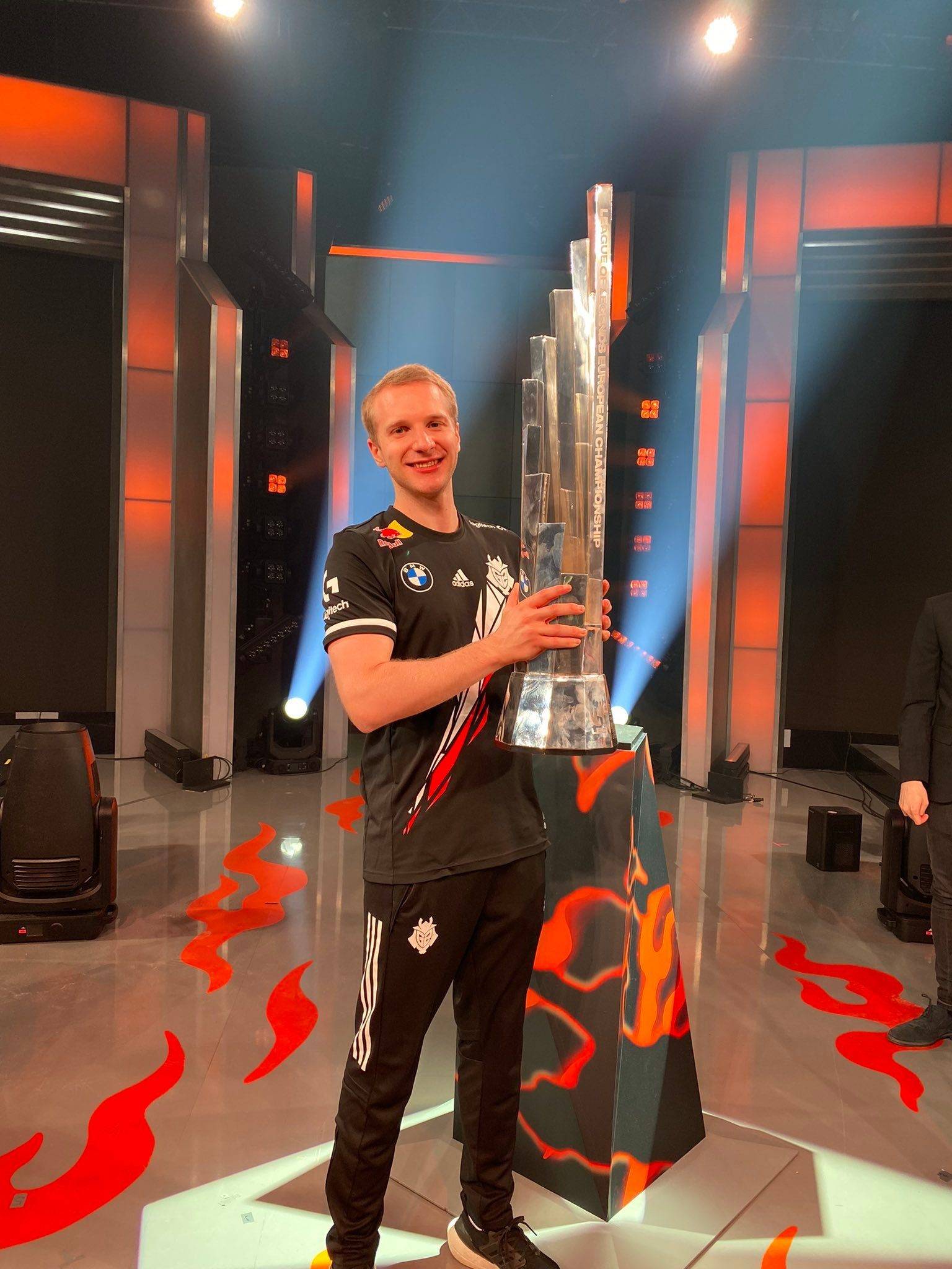 包含TSM碾压G2,Jankos操刀奇招英雄翻盘鏖战多局淘汰赛,点燃全场激情的词条 包含TSM碾压G2,Jankos操刀奇招英雄翻盘鏖战多局淘汰赛,点燃全场激情的词条