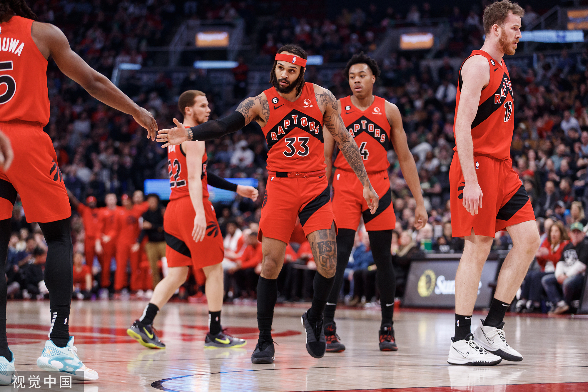 开云平台-关于雄鹿三连胜猛龙，季后赛常规赛收官遥遥领先的信息