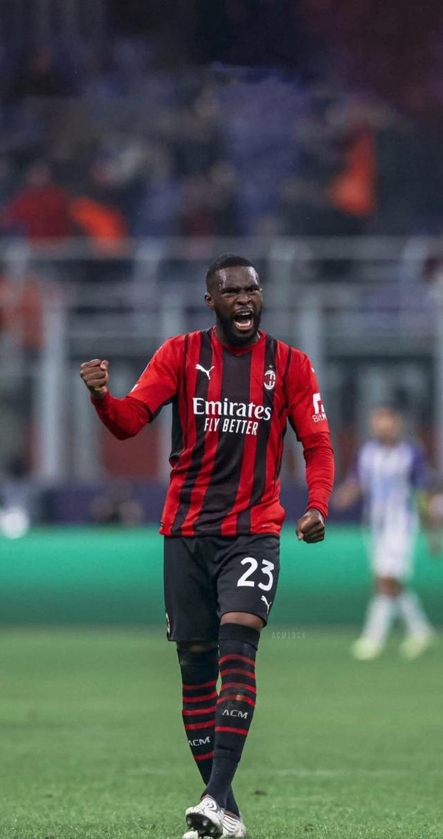 开云体育中国-意甲前锋因违纪受罚，球队管理层严肃处理