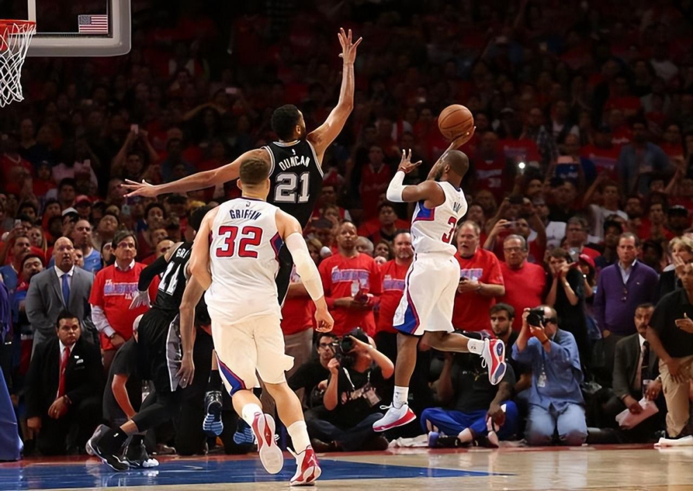 马刺队近期比赛中遭遇激烈对抗,实力逐渐显露 马刺队近期比赛中遭遇激烈对抗,实力逐渐显露