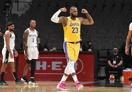 湖人大胜凯尔特人,终结对手十连胜 湖人大胜凯尔特人,终结对手十连胜