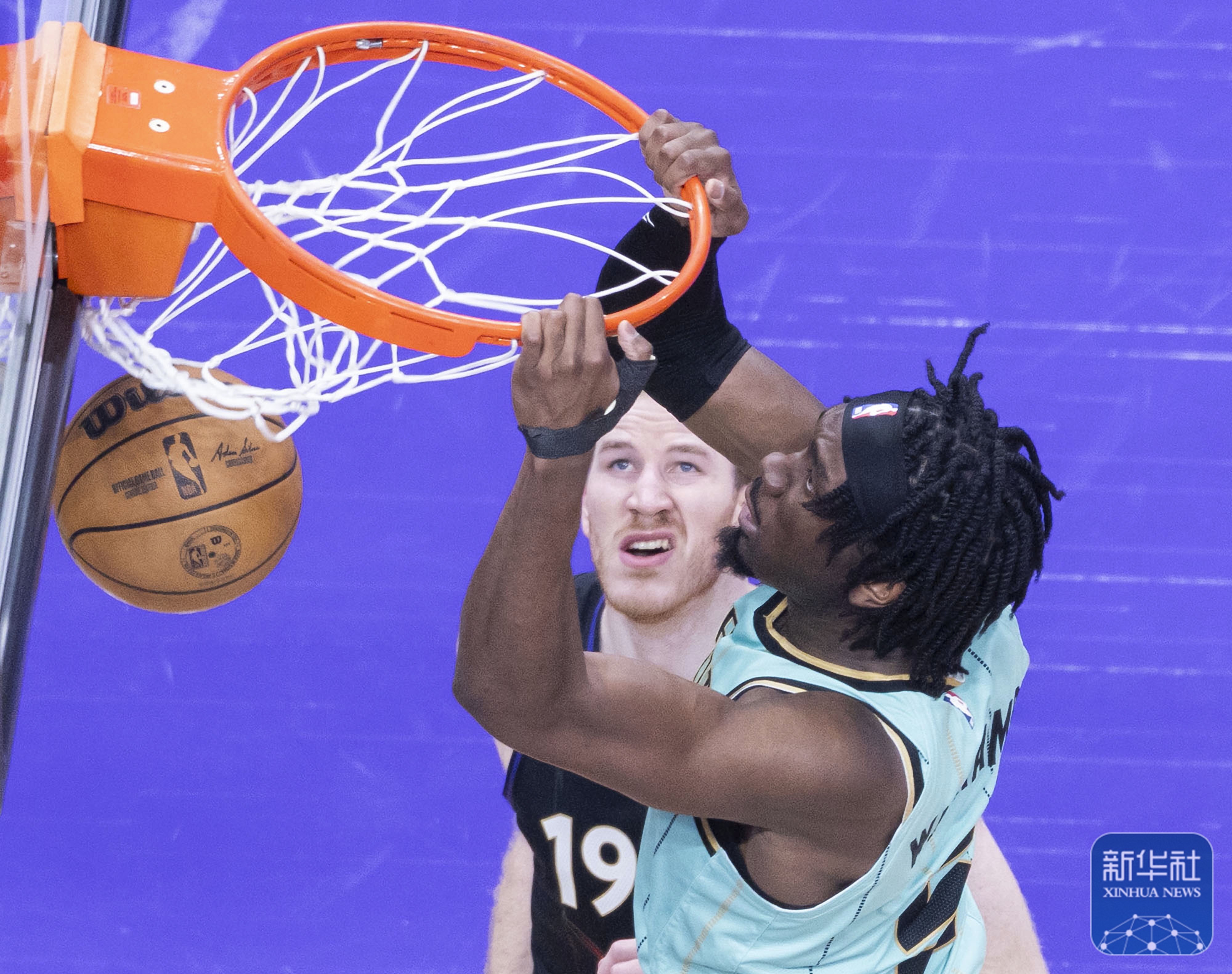 开云体育在线-NBA多伦多猛龙队在季前赛中表现出色