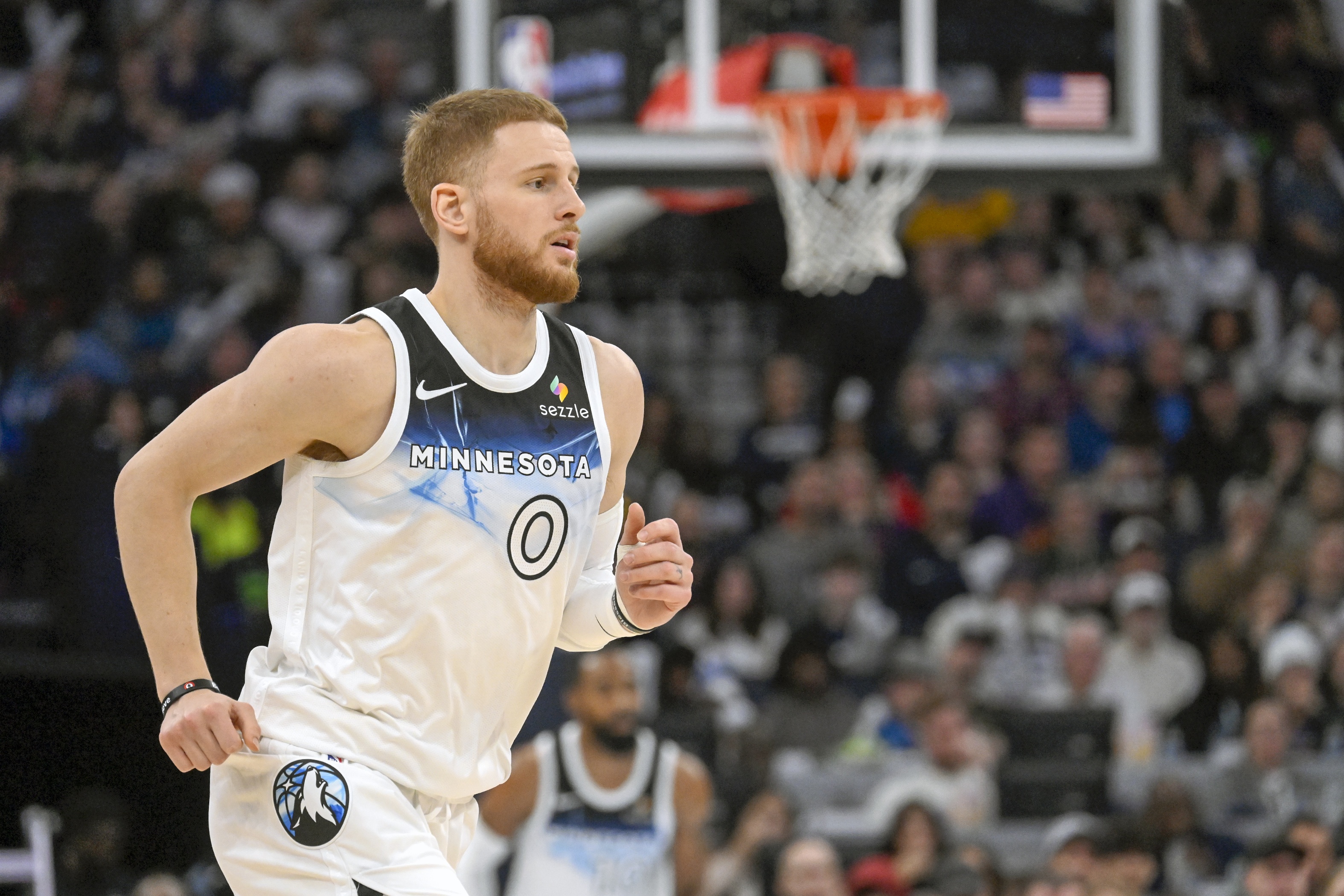 开云体育下载-马刺主场击败森林狼，东部成绩继续领先