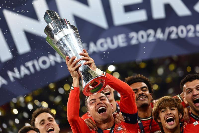 欧洲篮球球员在国际赛事中奋力拼搏,为国争得骄人成绩 欧洲篮球球员在国际赛事中奋力拼搏,为国争得骄人成绩