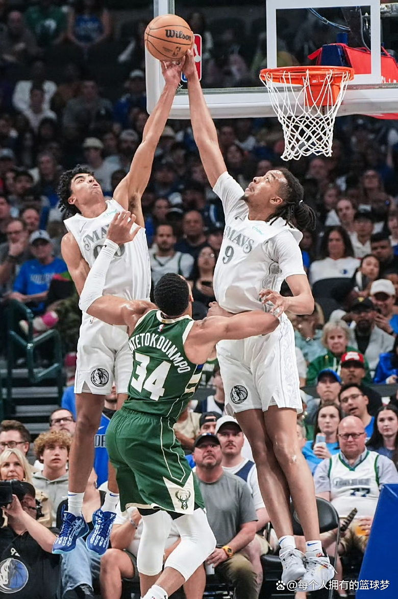 雄鹿战胜独行侠,字母哥奉献大四双! 雄鹿战胜独行侠,字母哥奉献大四双!