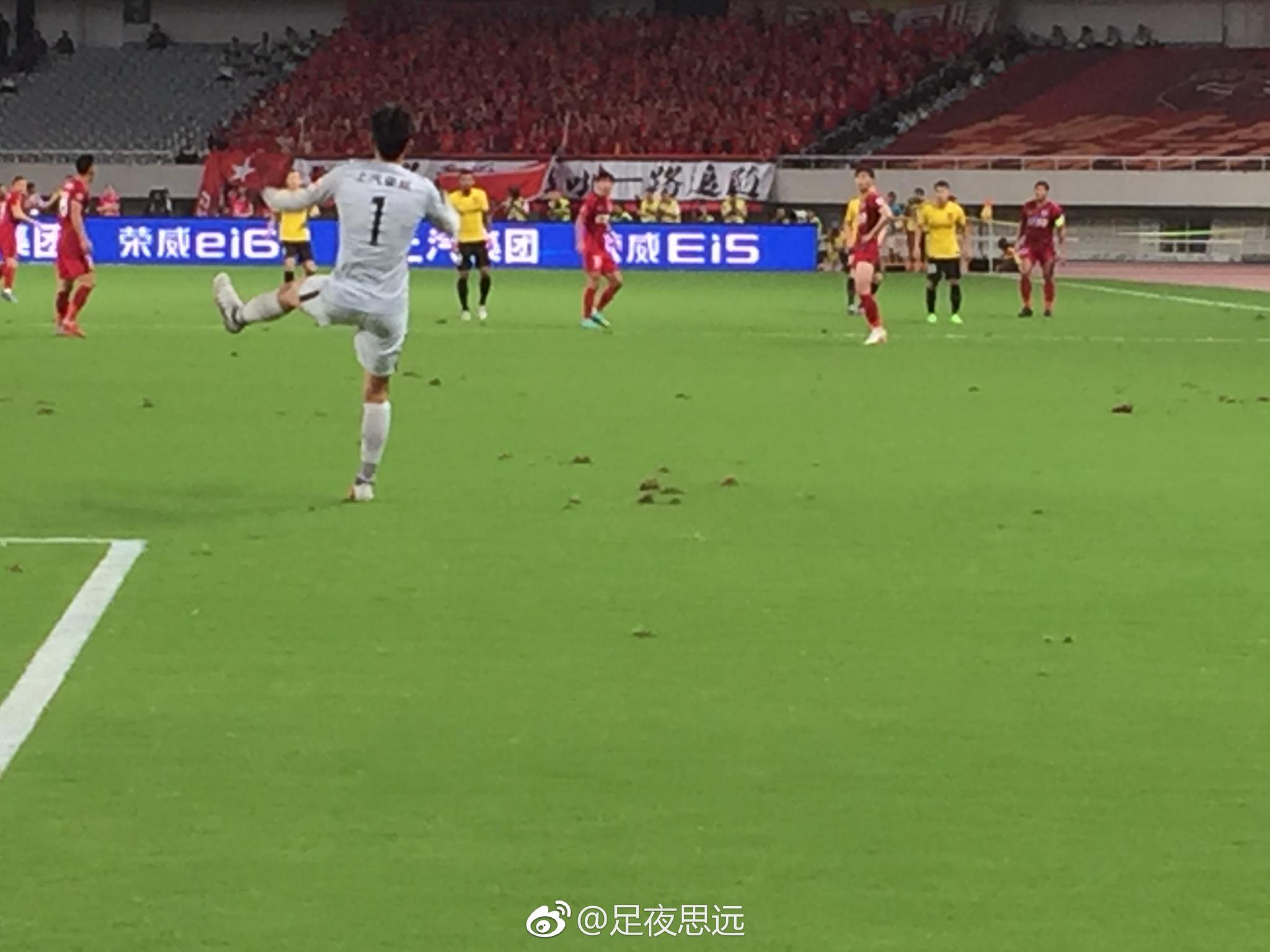 开云体育APP下载-中场核心完成帽子戏法，全队险胜