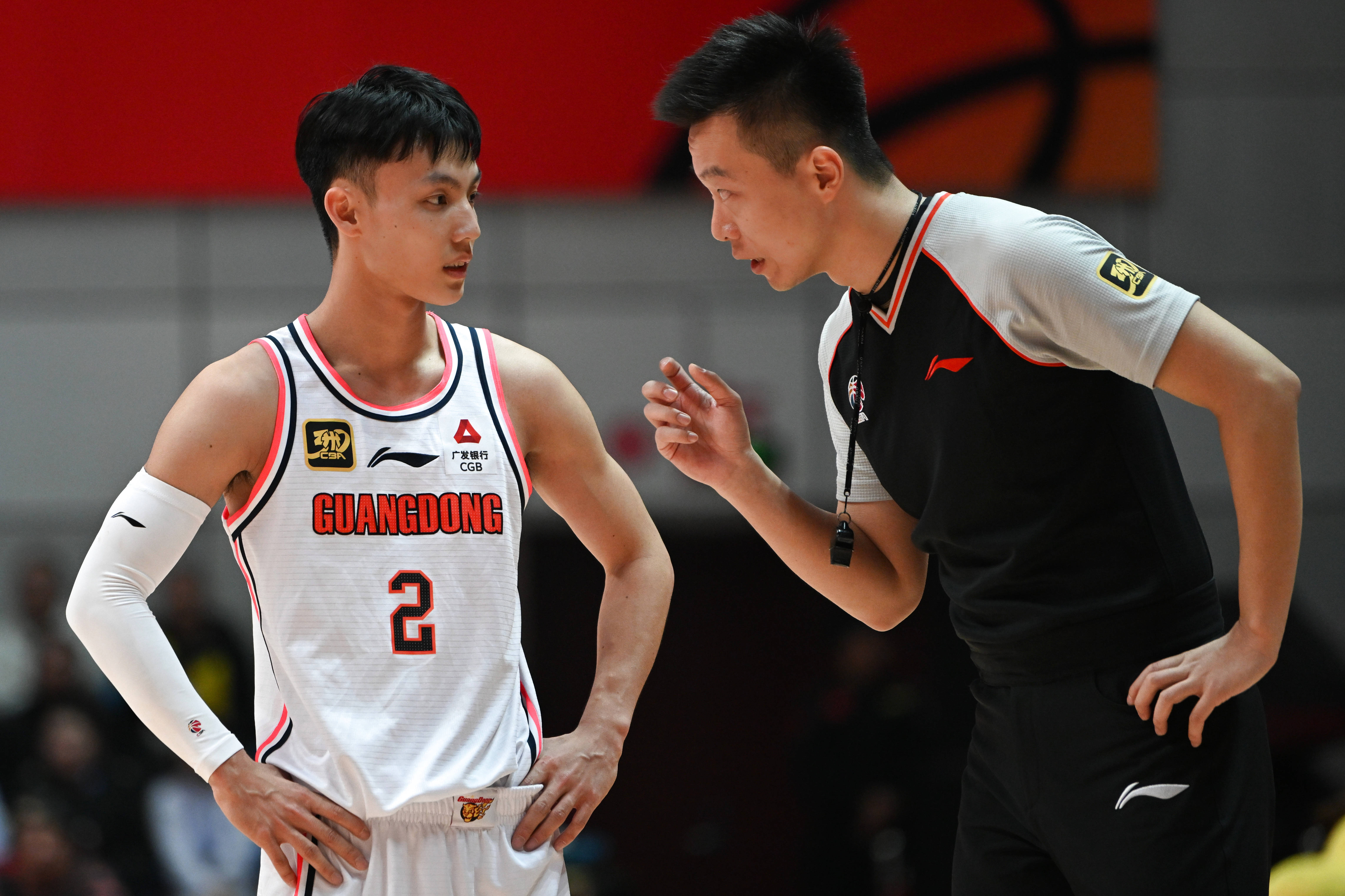 广州男篮力克福建队,取得两连胜 广州男篮力克福建队,取得两连胜