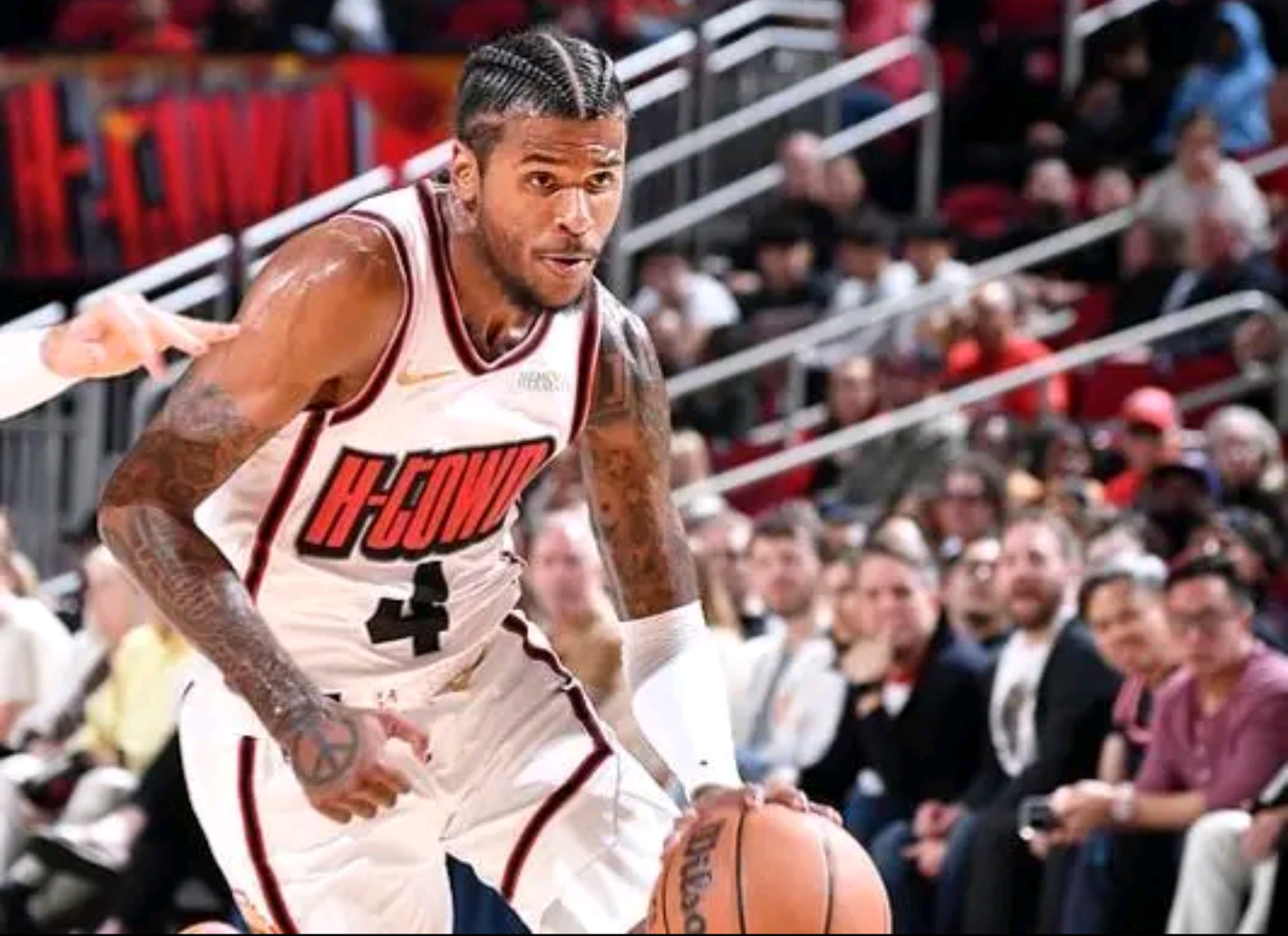 开拓者队再次取得胜利,获得球迷的掌声和支持 开拓者队再次取得胜利,获得球迷的掌声和支持