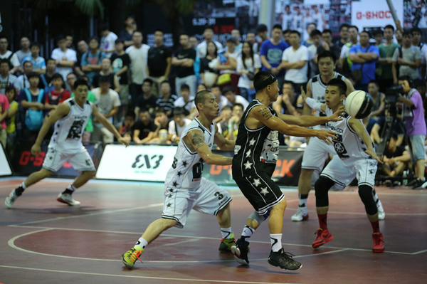 激烈角逐，双方硬碰硬，精彩绝伦！