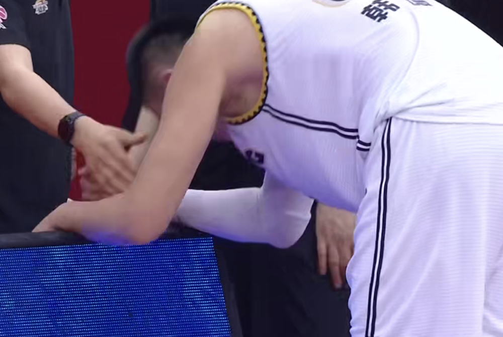 魔术险胜新疆队，赵继伟带队取胜