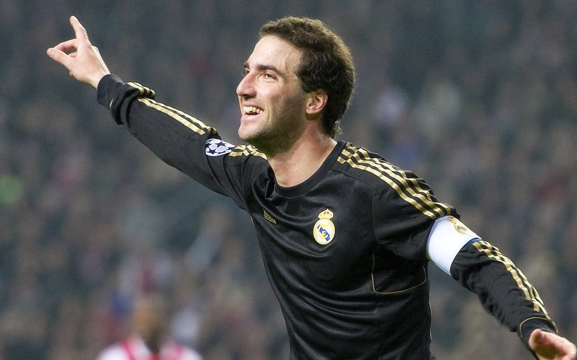 绝境中的涅槃,贝恩惊雷一剑,太阳撕裂黑暗的救赎时刻