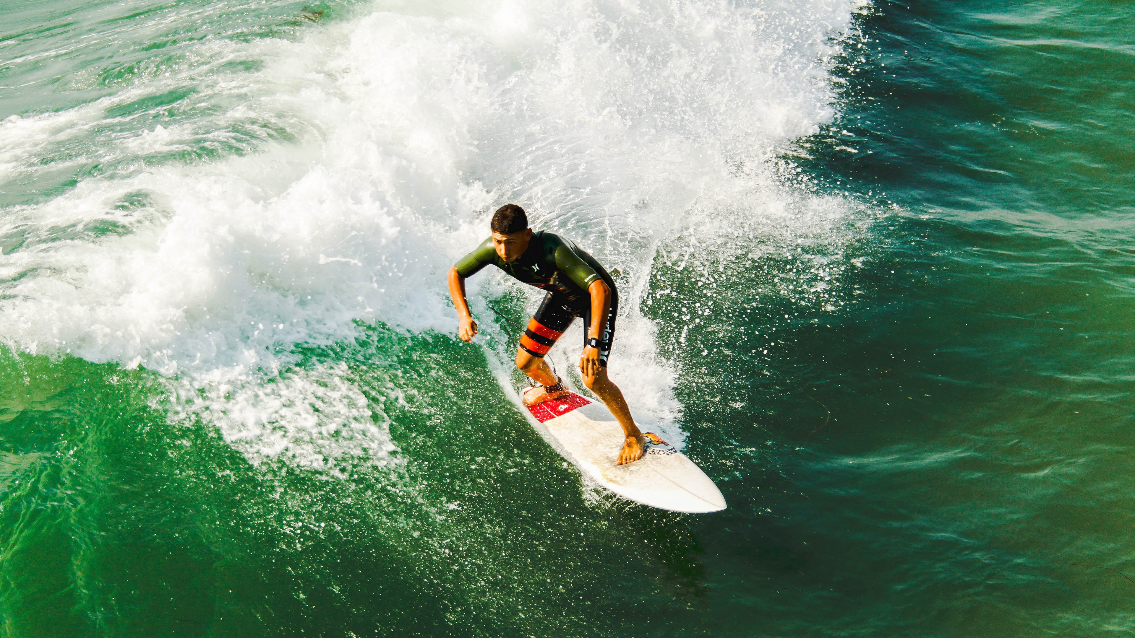 开云体育-轰然倒下！11冠王广东王朝被平民魔术横扫，最后90秒王哲林封新王