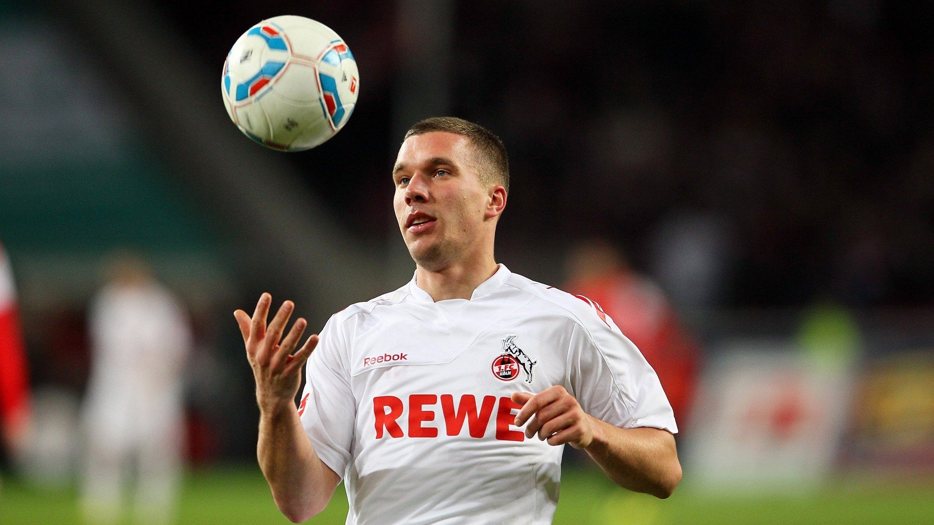 绿茵场弧线暗合乒乓韵，张继科跨时空点拨英格兰战日本